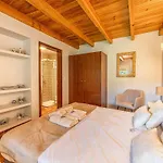 Recanto Do Pomar - Three Bedroom Holiday home *